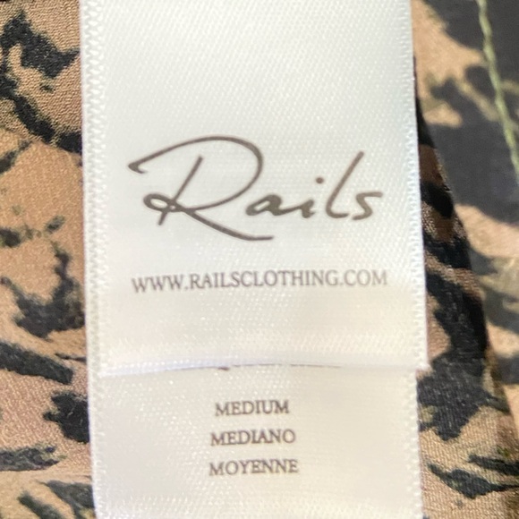 Rails Jasmine olive static printed v neck smocked waist mini tiered dress medium - Picture 15 of 16